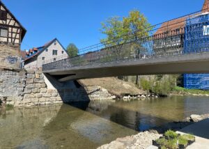 Geh- und Radwegbrücke über die Eyach in Balingen für die Gartenschau Balingen 2023